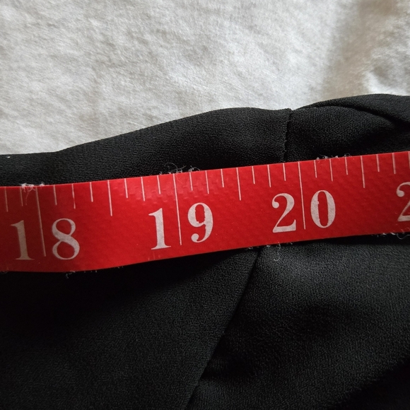 CDN! Artizan Québec Robin Barré; Size Large; Must-Have V-Neck Fashion Top; Black - Picture 15 of 16